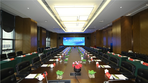  凝心聚力，突圍謀發(fā)展